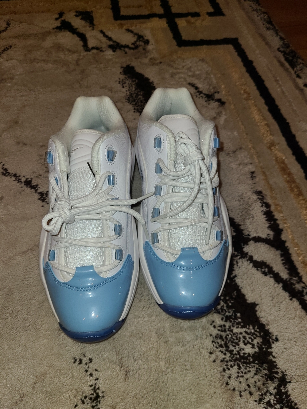 reebok Question size 7 White and Light Blue Athletic Shoes no box